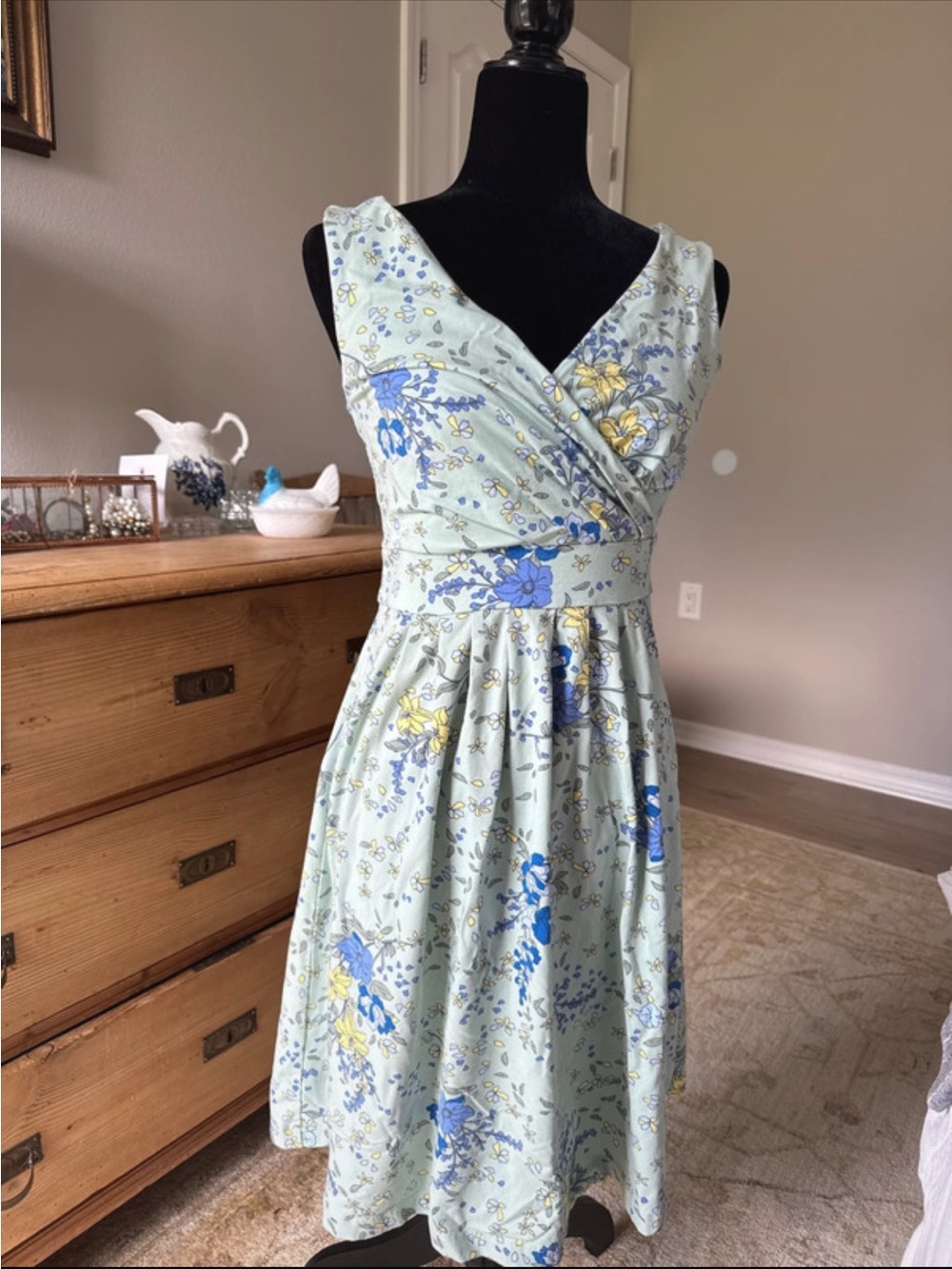 Sleeveless Land’s End Floral Wrap-Front Dress in Light Sage